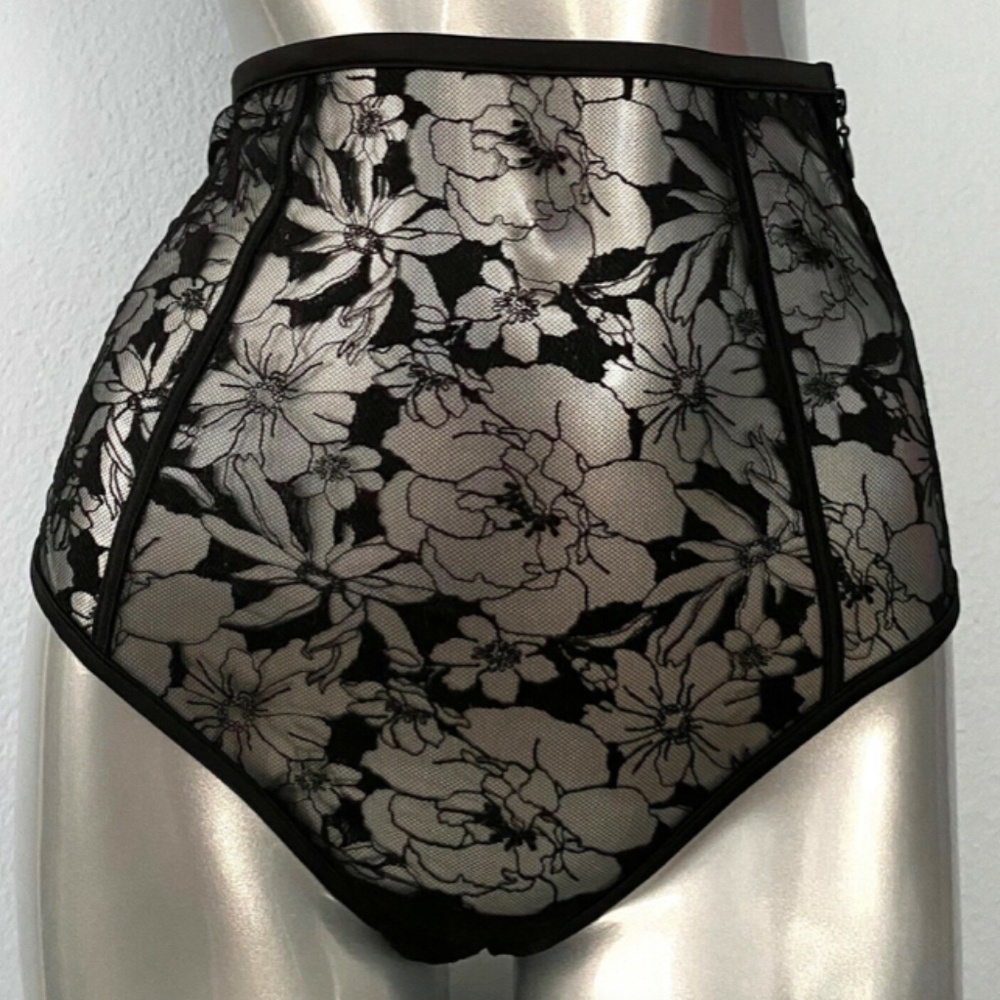 High-Waist Floral Lace Briefs - Black/Cream